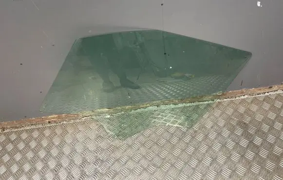 Citroen C3 Aircross Front door window glass four-door