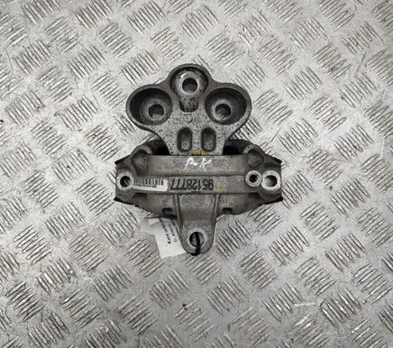 Opel Mokka Engine mount bracket 95128777