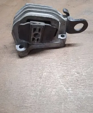 Volvo V70 Engine mount bracket 30776354