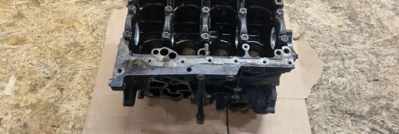 Volkswagen PASSAT B5 Engine block AJM 03803021AA 80HBH