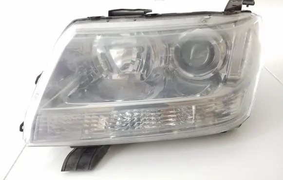 Suzuki Grand Vitara II Headlight/headlamp KOITO10059079