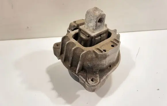BMW 5 F10 F11 Engine mount bracket 686235