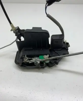 KIA Sorento Front door lock A045777
