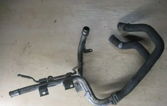 Nissan Navara D40 Engine coolant pipe/hose