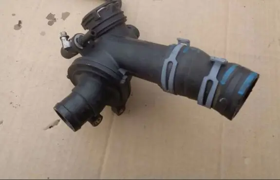 Mercedes-Benz Vito Viano W639 Thermostat/thermostat housing A6512000615