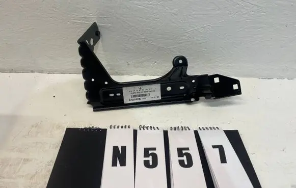 Maserati Grecale Fender mounting bracket 673016705
