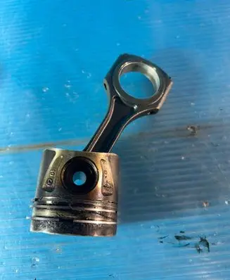 Mercedes-Benz Sprinter W906 Piston with connecting rod 65100