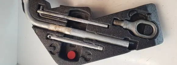 Volkswagen Touareg I Tool set 7L0012113