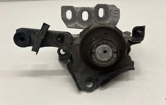 Toyota Yaris XP210 Engine mount bracket 