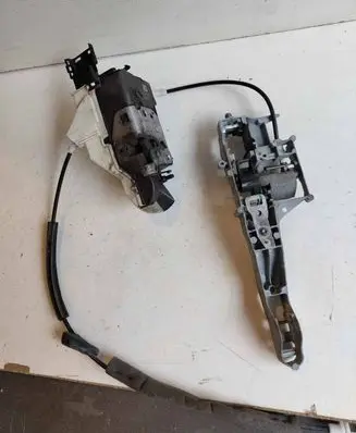 Citroen Berlingo Front door lock 828406