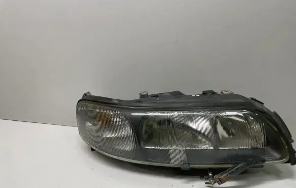 Volvo V70 Headlight/headlamp 8662922