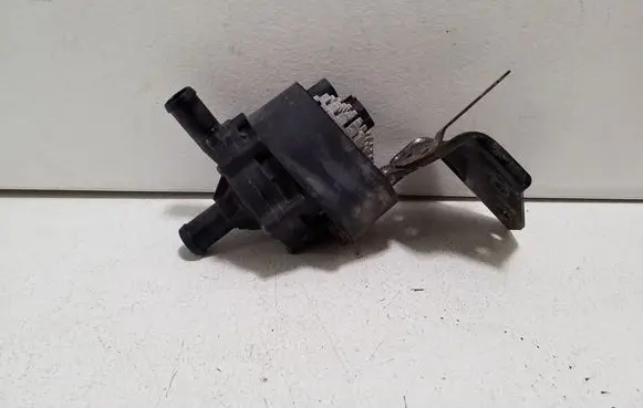 Nissan Leaf I (ZE0) Electric auxiliary coolant/water pump 16168A0486