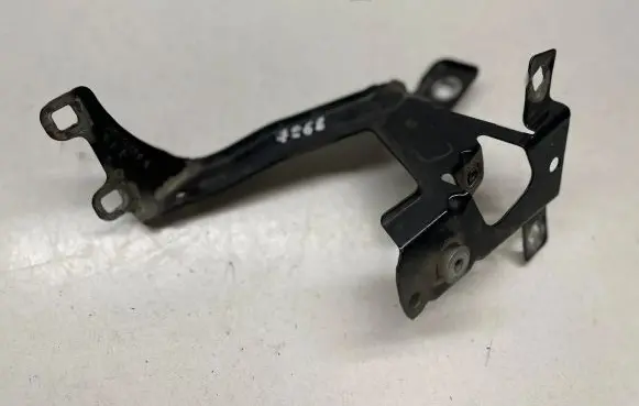 BMW 7 G11 G12 Fender mounting bracket 7347423