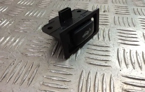 Lexus LS 460 - 600H Tailgate/boot open switch button 15C081