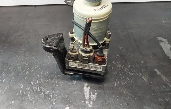 Skoda Fabia Mk1 (6Y) Power steering pump 6Q0423155AH 008919A5155AH