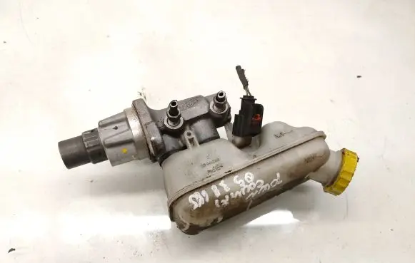 Chrysler Town & Country V Master brake cylinder T05RT1129G0321