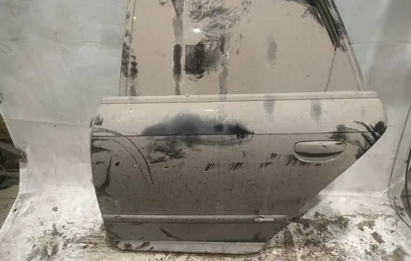Audi A4 S4 B6 8E 8H Rear door JUODOS