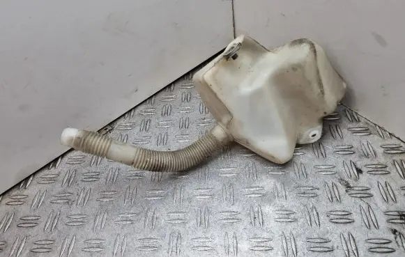 Volvo C70 Windshield washer fluid reservoir/tank 3M5117618AG