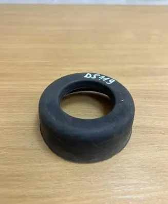 Mercedes-Benz E W124 Front coil spring rubber mount 2013251044 D5119