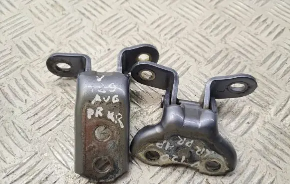 Toyota Verso Front door hinge set 6874002050 6872002060
