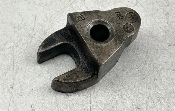 Ford Mondeo MK IV Fuel Injector clamp holder 
