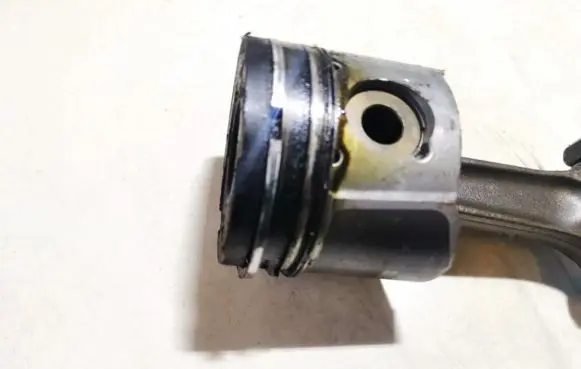 Citroen Xsara Picasso Piston with connecting rod