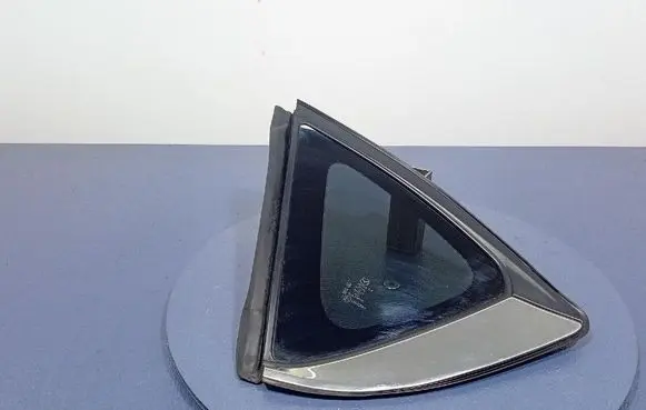 Rear side window