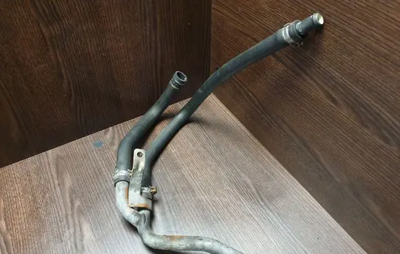 Iveco Daily 35 - 40.10 Engine coolant pipe/hose 504045345 504104451
