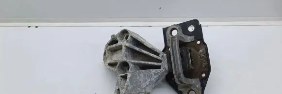 Nissan Qashqai Engine mount bracket 11210JD500