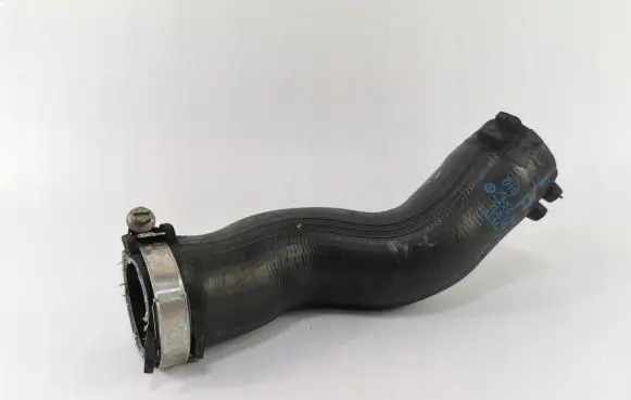 Audi Q7 4L Intercooler hose/pipe 7L8145980