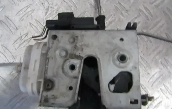 Audi A4 S4 B5 8D Front door lock 8d1837016e