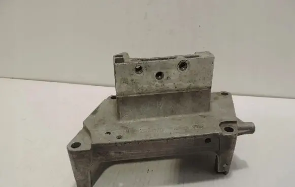 Opel Meriva B Engine mounting bracket 55566378