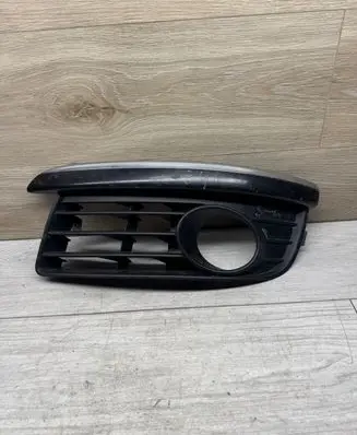 Volkswagen Jetta V Front fog light trim/grill 1K0853665K