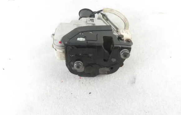 Audi A6 S6 C6 4F Front door lock 4F1837015