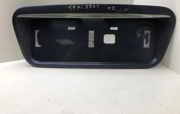 Trunk door license plate light bar