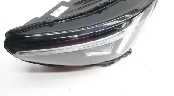 Volvo XC40 Headlight/headlamp 32404667