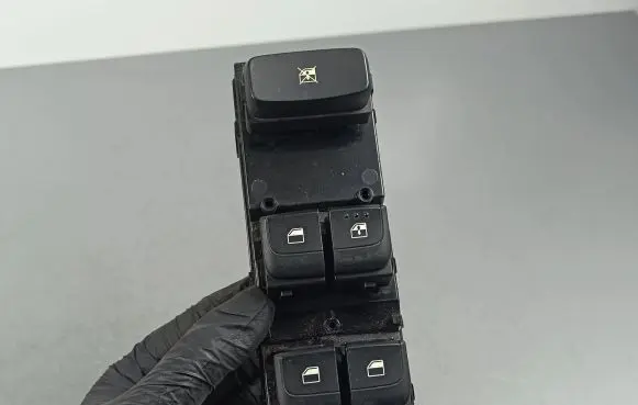 KIA Stonic Electric window control switch 93570H8500WK