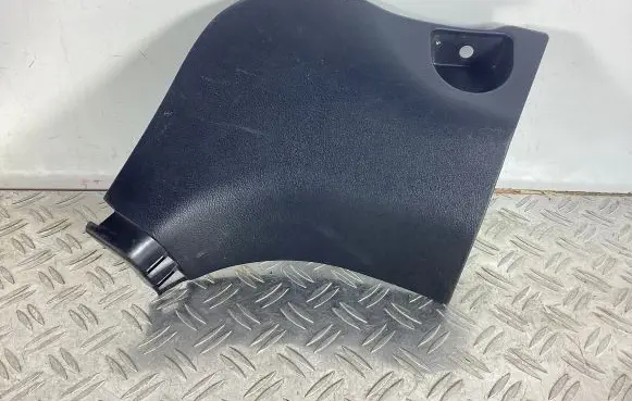 Foot area side trim