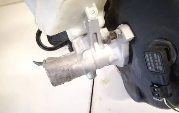 Mercedes-Benz E W212 Master brake cylinder