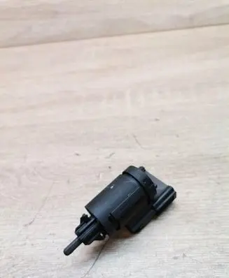 Volkswagen PASSAT B5.5 Brake pedal sensor switch 51000533