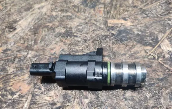BMW 2 F45 Turbo solenoid valve 7639993