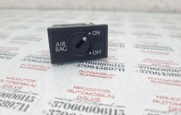 Passenger airbag on/off switch