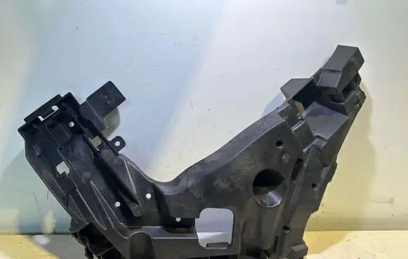 Volvo XC40 Rear bumper mounting bracket 32227484