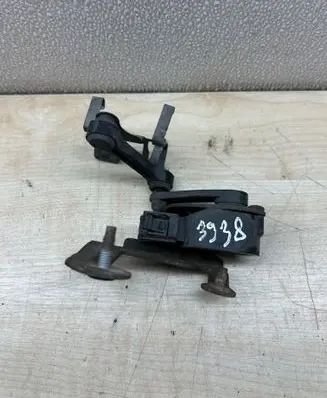 Mercedes-Benz E W238 Rear air suspension level height sensor A0009053704