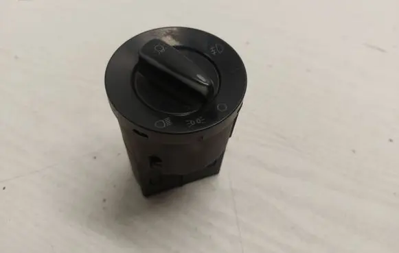 Volkswagen Golf IV Light switch 1C0941531