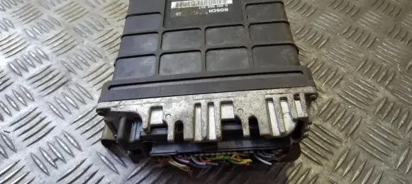 Volkswagen Golf III Engine control unit/module 0261200257 030906026C