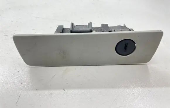 Chrysler Voyager Glove box lock 5JM55TRMAC
