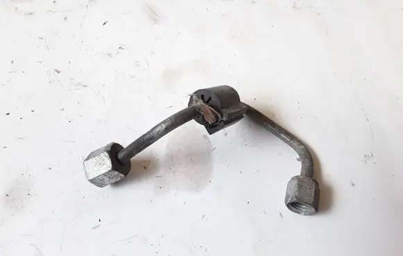 Opel Zafira C Fuel injector supply line/pipe 55573469