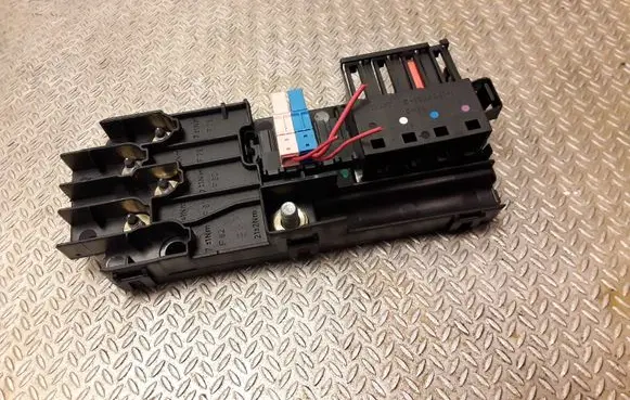 Mercedes-Benz CLS C219 Fuse box set 2115452301 A2115452301