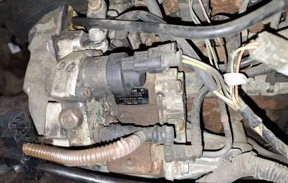 Renault Scenic II - Grand scenic II Fuel injection high pressure pump 8200108225 0445010075